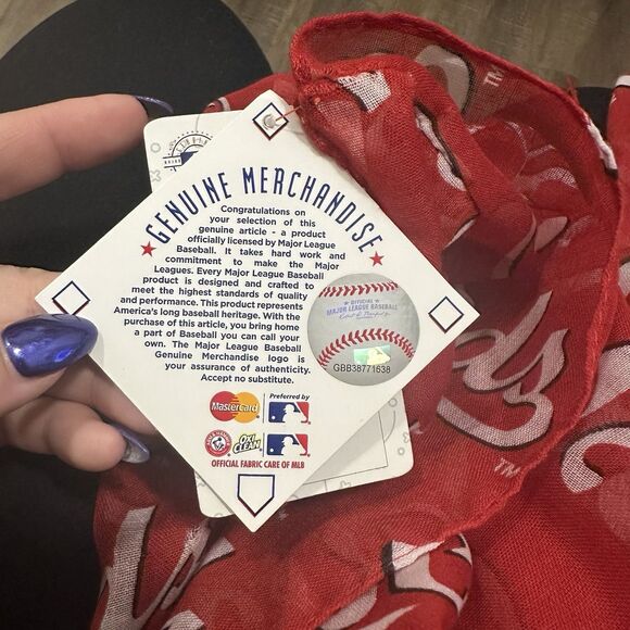 Cincinnati Reds Infiniti Scarf Fashion Winter Neck NEW MLB Logo 19x70” - Picture 4 of 8